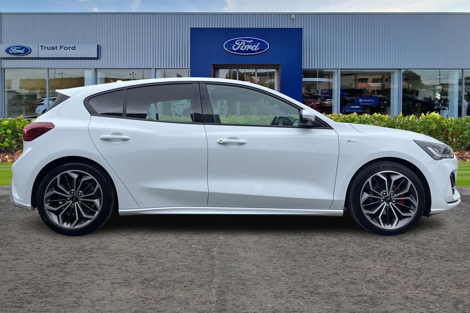 Ford Focus Photo 2