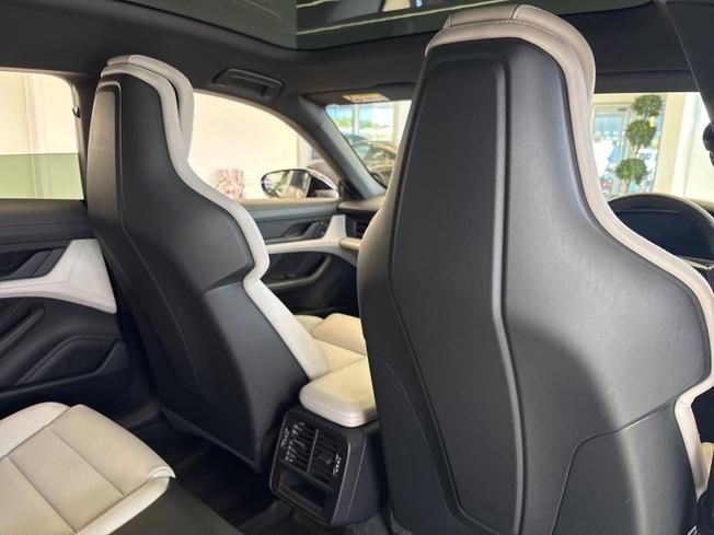 PORSCHE Taycan Photo 39