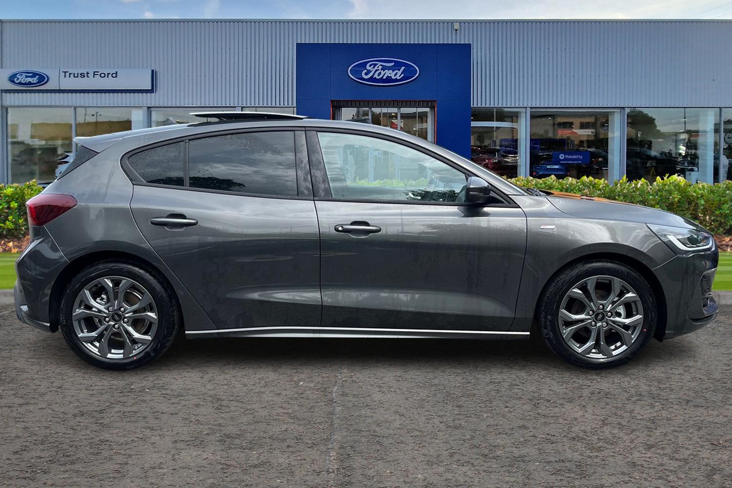 Ford Focus Photo 2