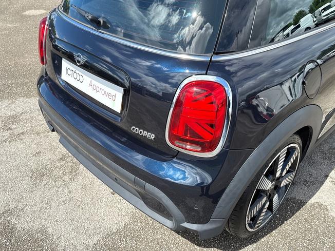 MINI Hatch Photo 21