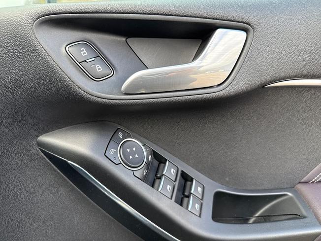 FORD Fiesta Photo 30
