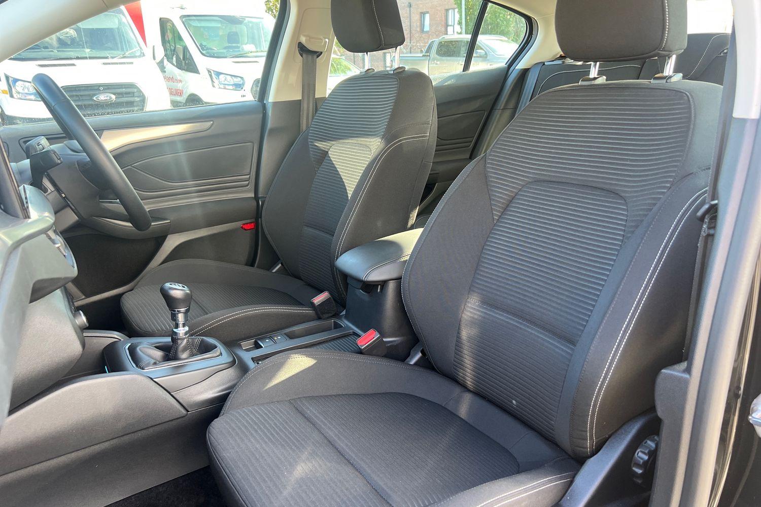 Ford Focus Photo 18