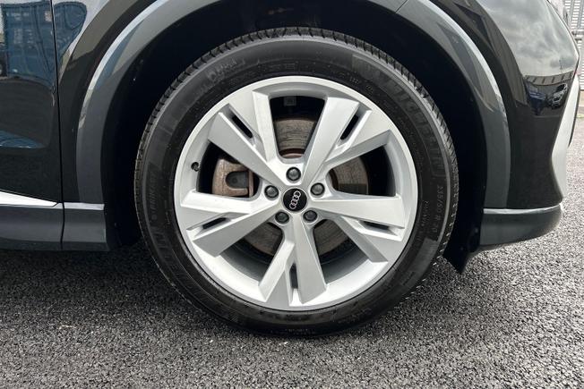 AUDI Q4 E-Tron Photo 5