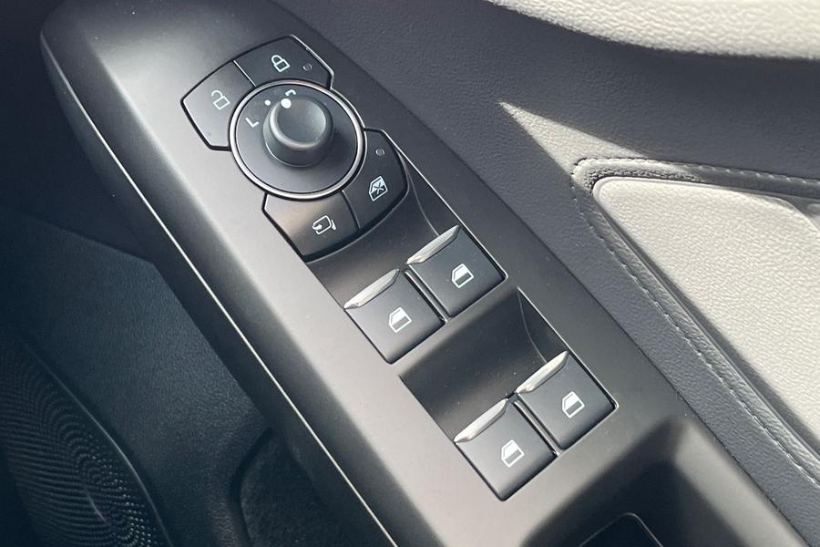 Ford FOCUS Photo autoimg-17606120c694f22f0ce910c685f04975447907c3.jpg
