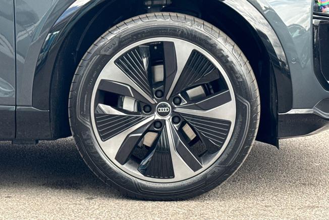 AUDI  Q6 Photo 5