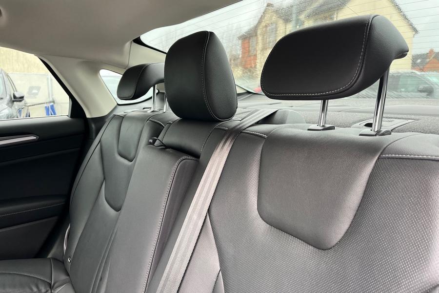 Ford MONDEO Photo autoimg-176a7550fd93a013918a405fbeea52f3bd8ab1a3.jpg