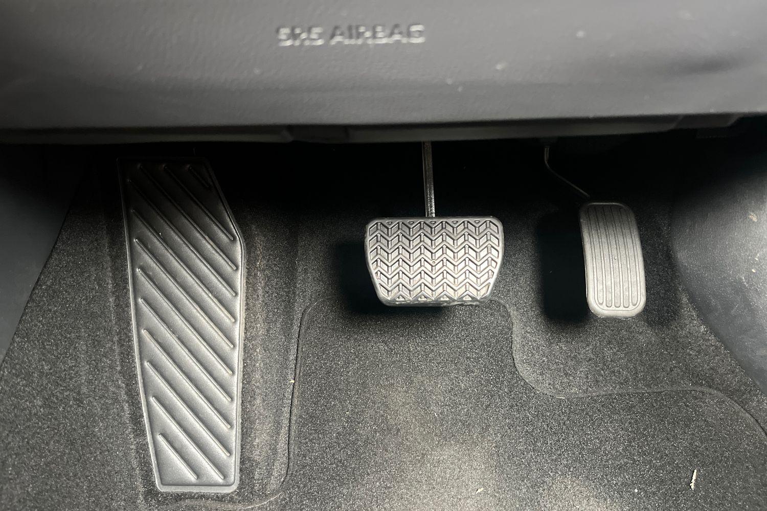 Toyota C-HR Photo 31