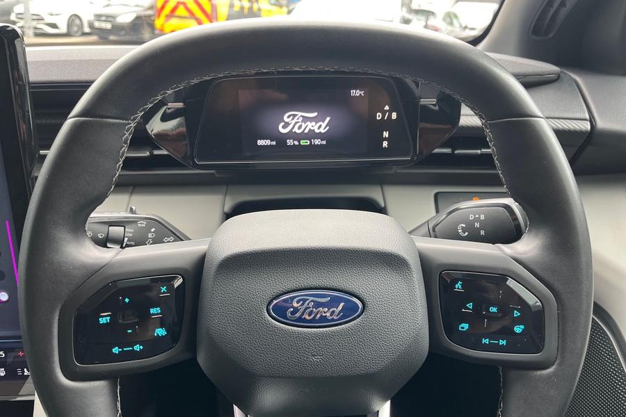 Ford Explorer Photo autoimg-1775c52379cf773185884fae7a7496de1aabe433.jpg