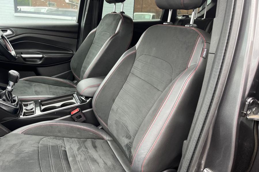 Ford KUGA Photo autoimg-177ec1f66f586b3b9a897daf50371224080cd717.jpg
