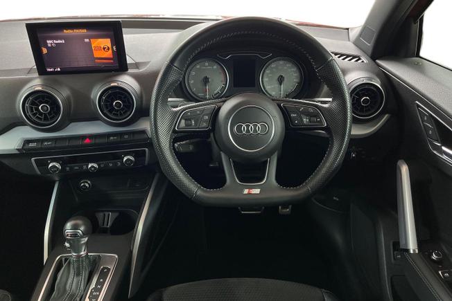 AUDI Sq2 Photo 11