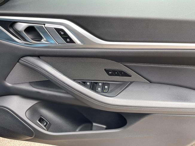 BMW I4 Photo 30