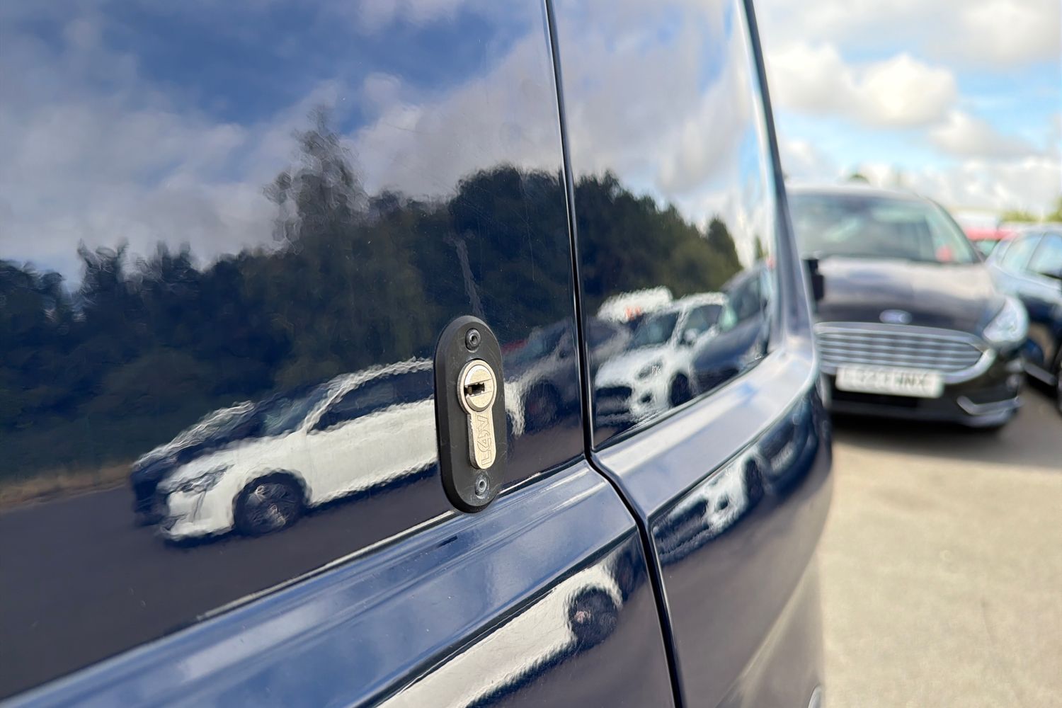 Ford TRANSIT COURIER Photo 20