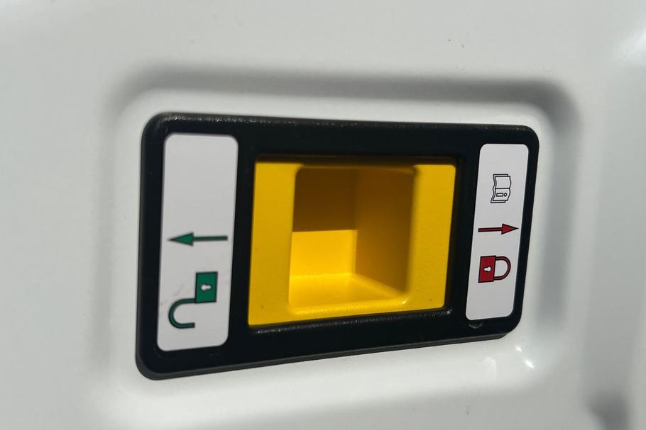 Used Ford TRANSIT YM25GNJ 24