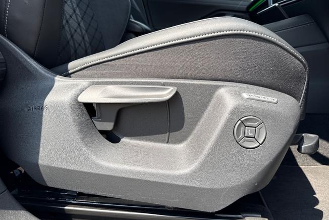 VOLKSWAGEN Tiguan Photo 28