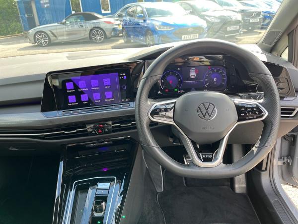 Volkswagen Golf Photo autoimg-179a311e21300d8b01f44e24b9976f7142eb5108.jpg