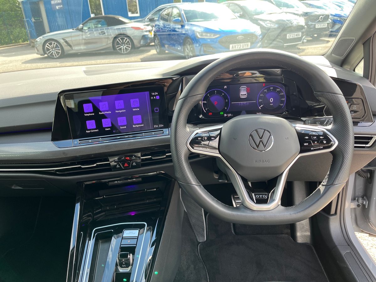 Volkswagen Golf Photo 14