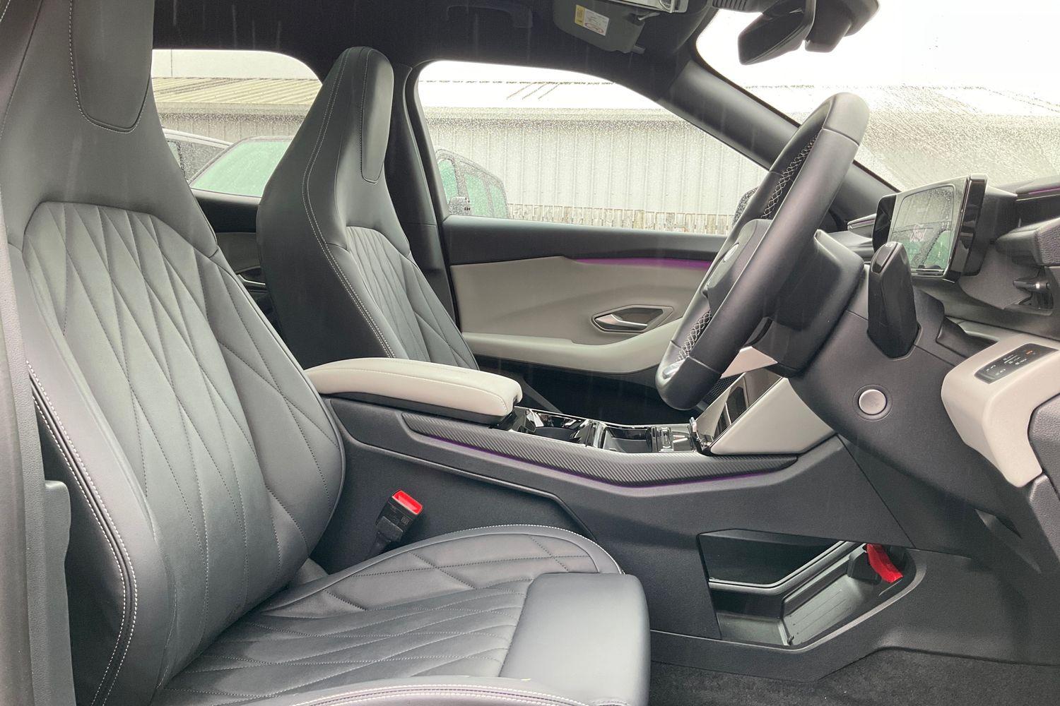 Ford Explorer Photo 16