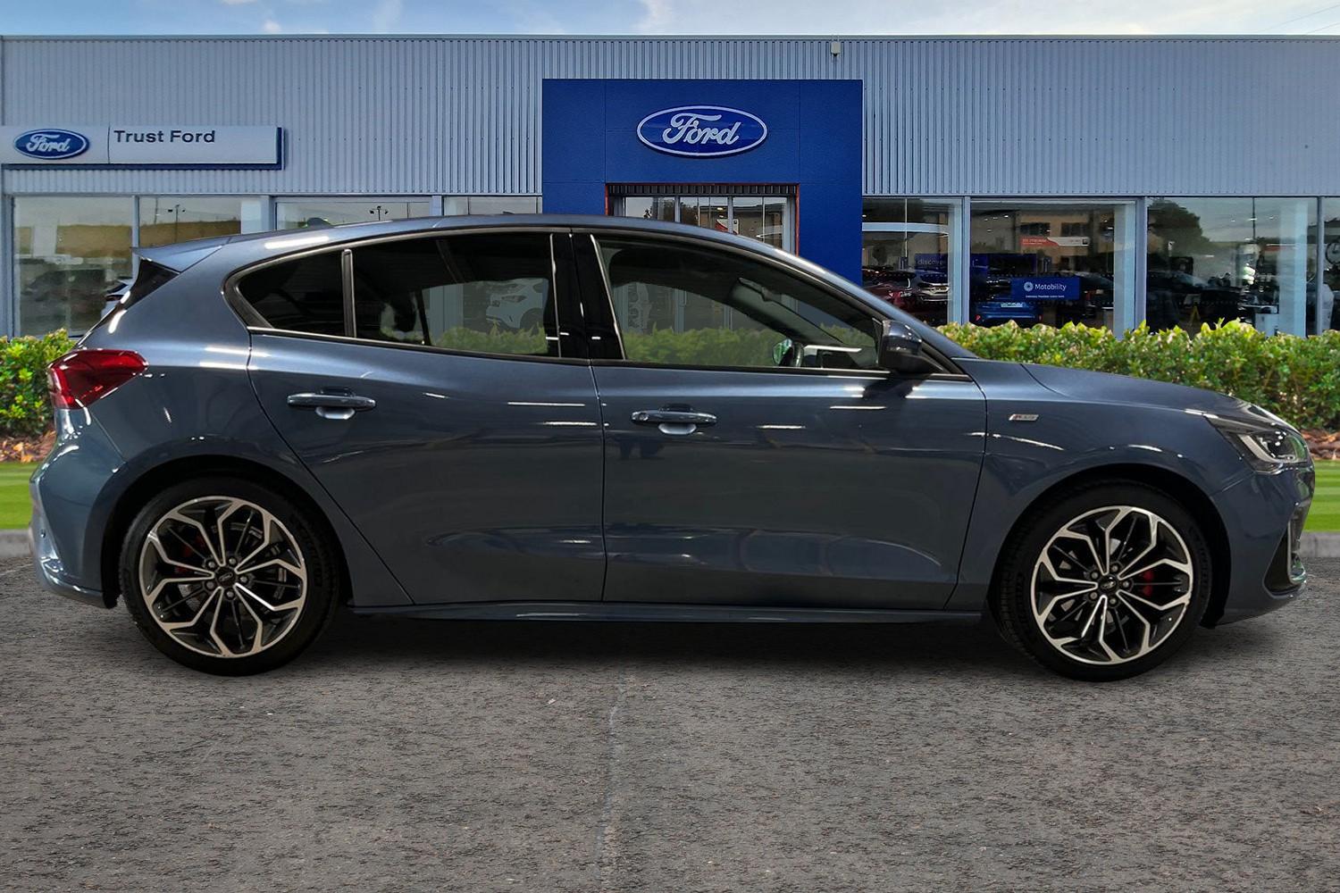 Ford FOCUS Photo 2