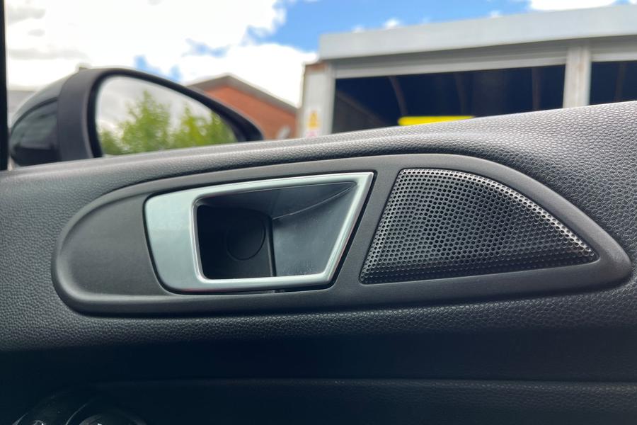 Ford FIESTA Photo autoimg-17a559f4cbd2989f5b87f64c306fbc9ef74d88bb.jpg
