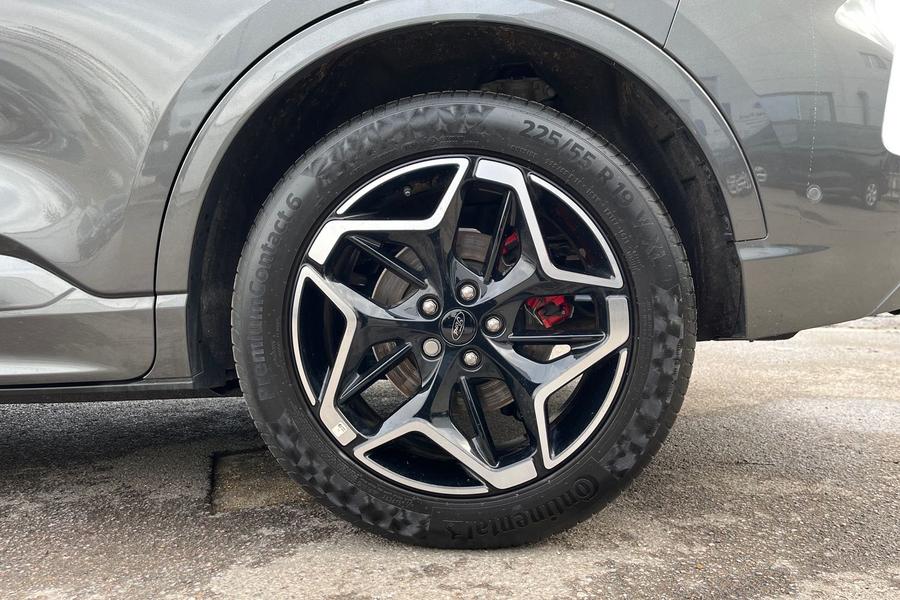 Ford KUGA Photo autoimg-17a6f22d63f68bbedced0faa6a858d58a3bcc5fd.jpg