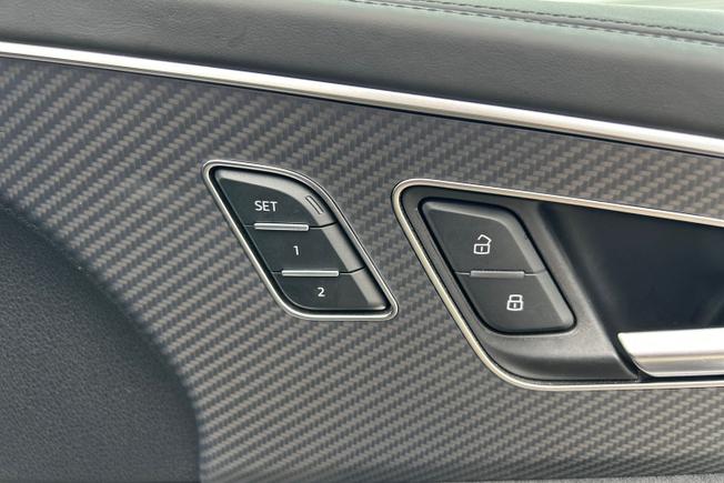 AUDI Rsq8 Photo 40