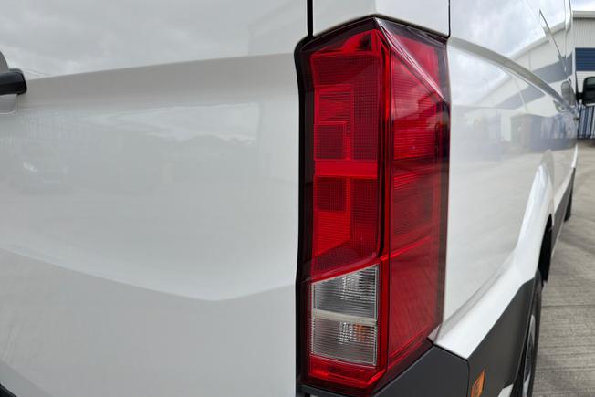 VOLKSWAGEN Crafter Photo 18