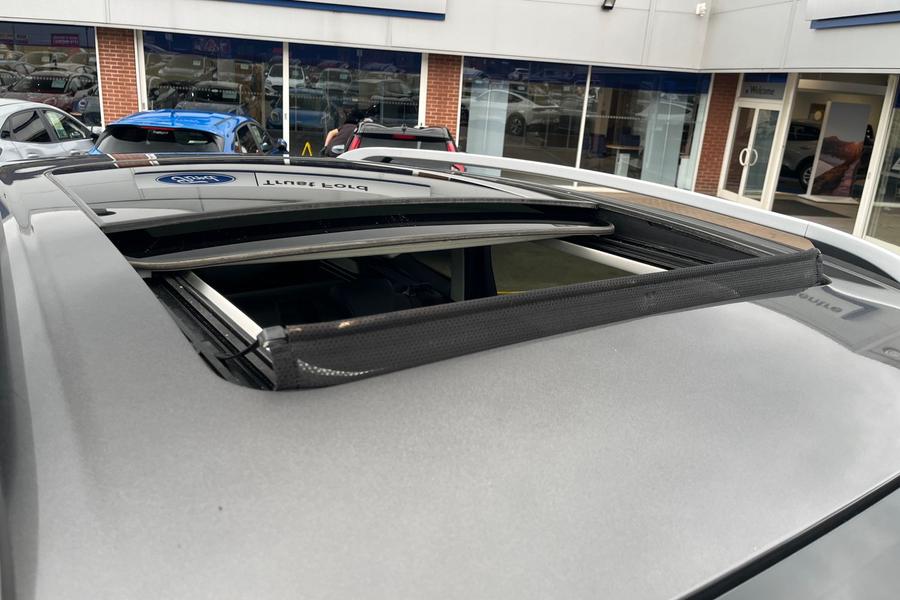 Ford Kuga Photo autoimg-17b86799bc08c96621812aaf824a0821a24c7326.jpg