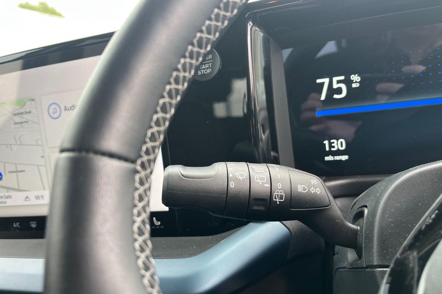 Ford E-Tourneo Courier Photo 13