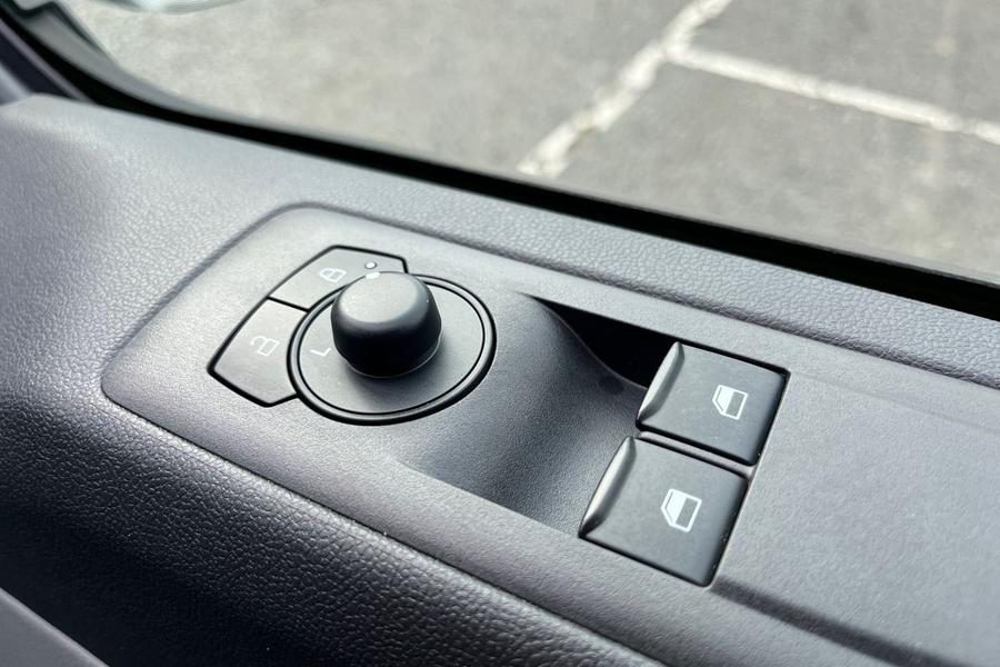 Ford E-TRANSIT CUSTOM Photo autoimg-17baa8fde9dfdd1a51548e8737ae9a0ce292314d.jpg