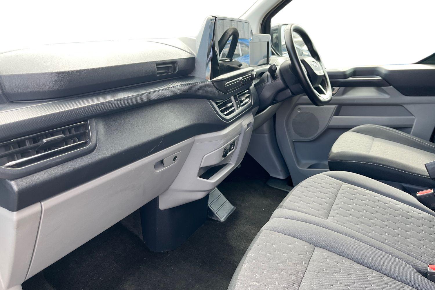 Ford TRANSIT CUSTOM Photo 2