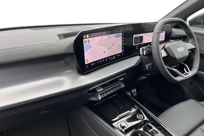AUDI  Q3 Sportback Photo 2