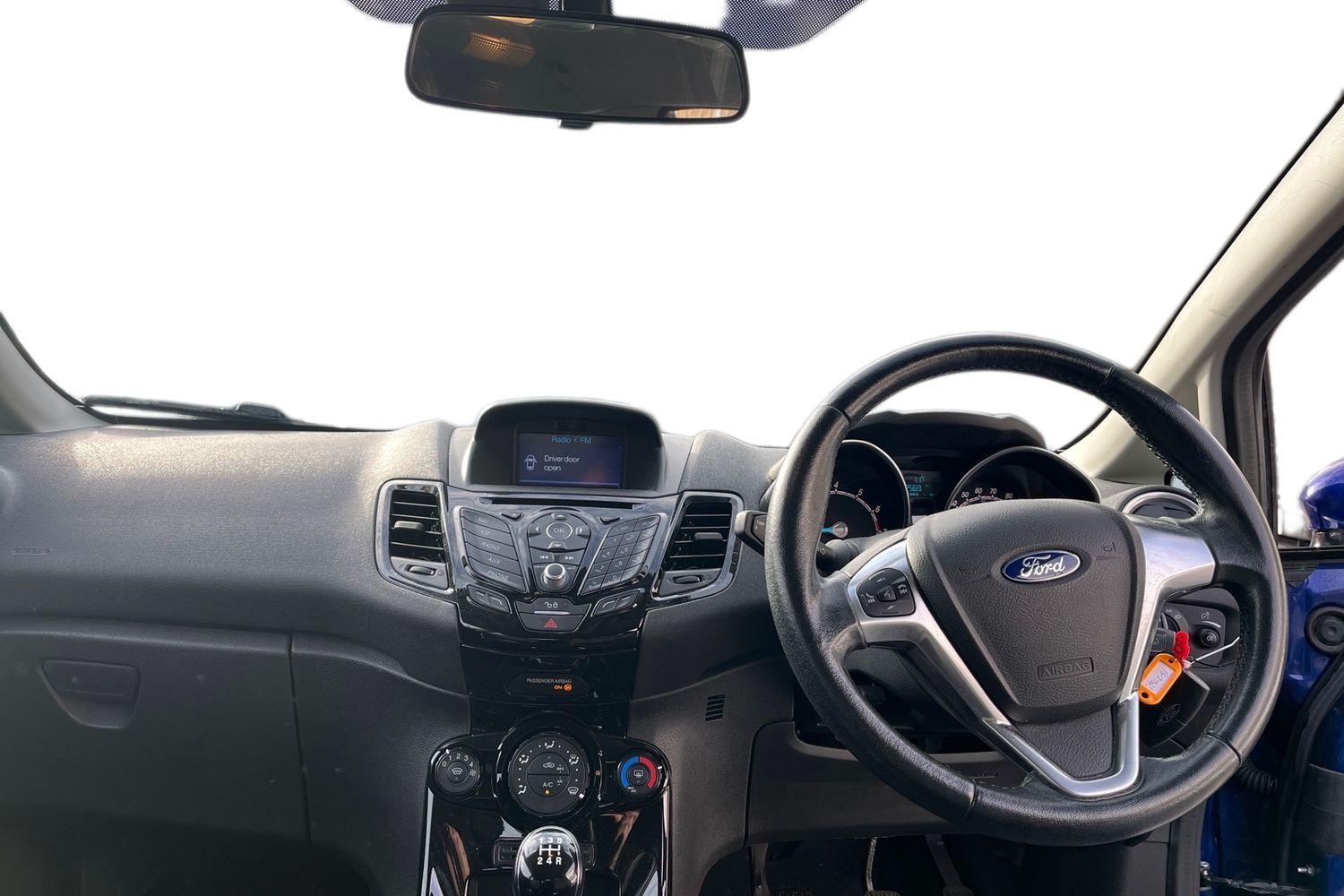Ford FIESTA Photo 9