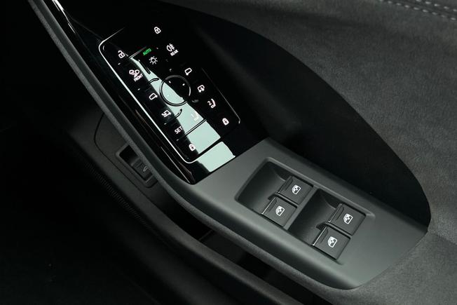 Audi  Q6 SUV Photo 39