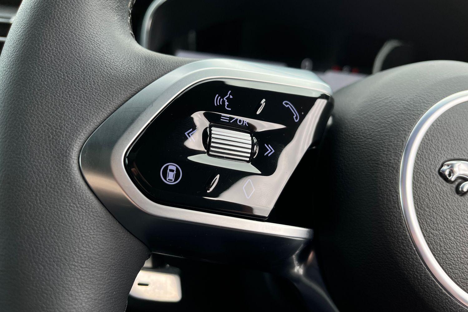 Jaguar F-PACE Photo 32