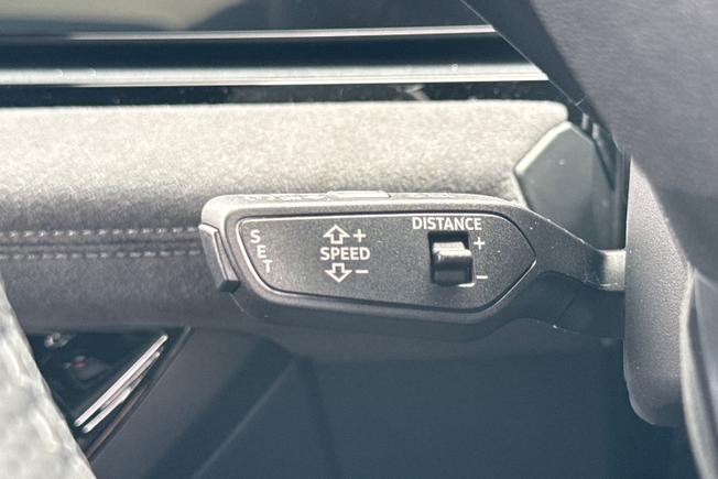 Audi Q6 e-tron Photo 42