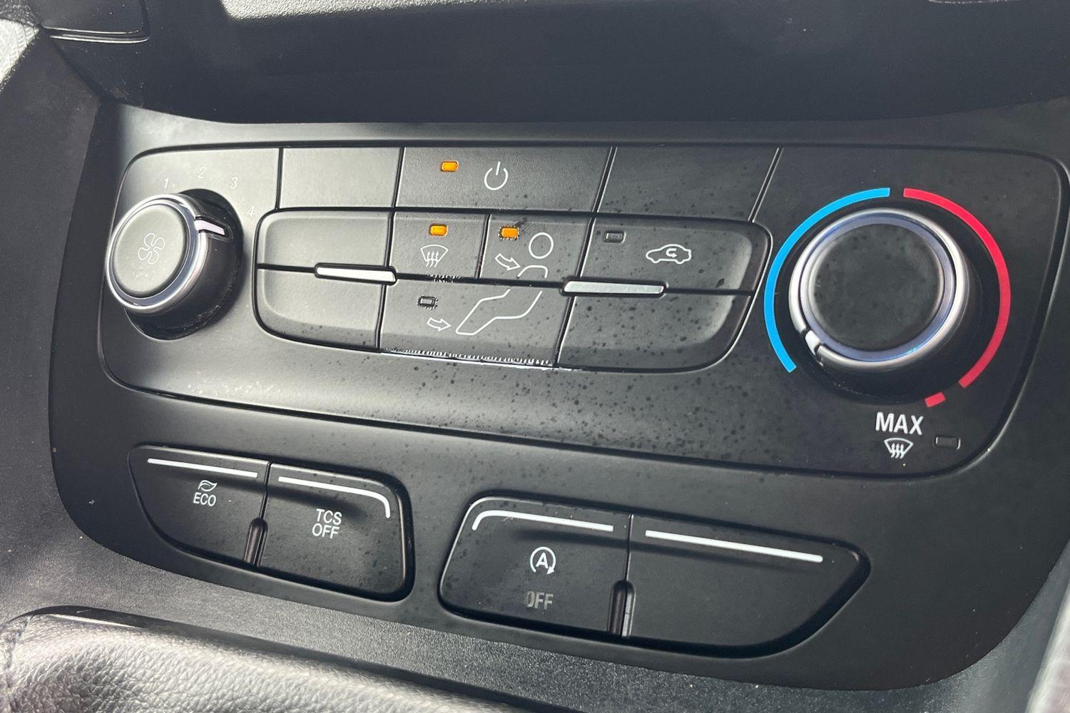 Ford TRANSIT CONNECT Photo 22