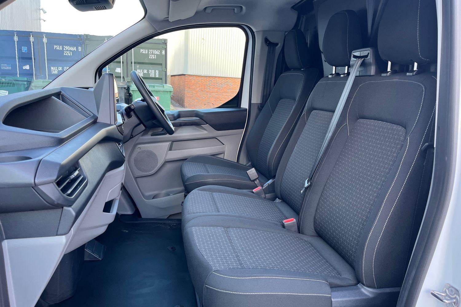 Ford E-TRANSIT CUSTOM Photo 32