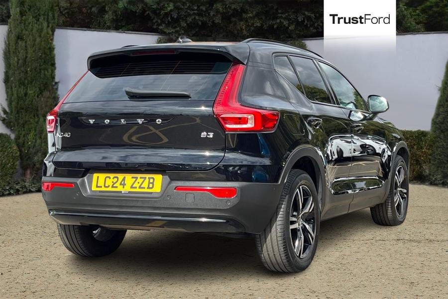 Volvo XC40 Photo autoimg-17de1eb20f594eb34605b5f3550c6dd9c9332a5a.jpg