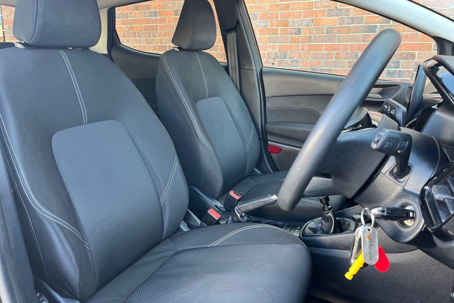 Ford Fiesta Photo 16