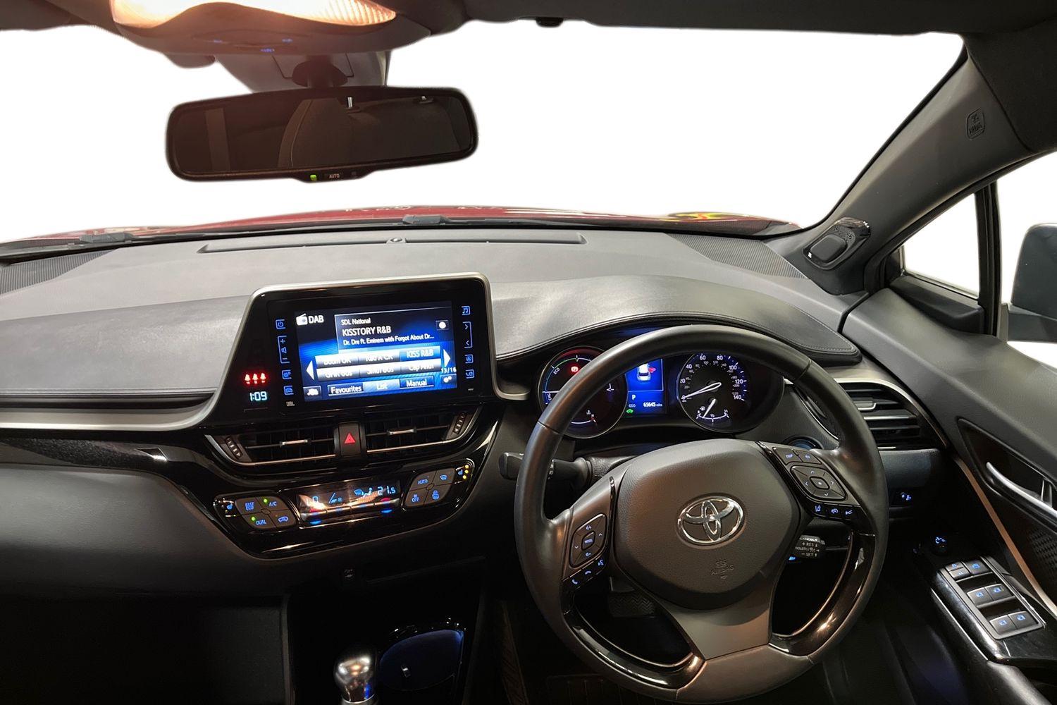 Toyota C-HR Photo 10