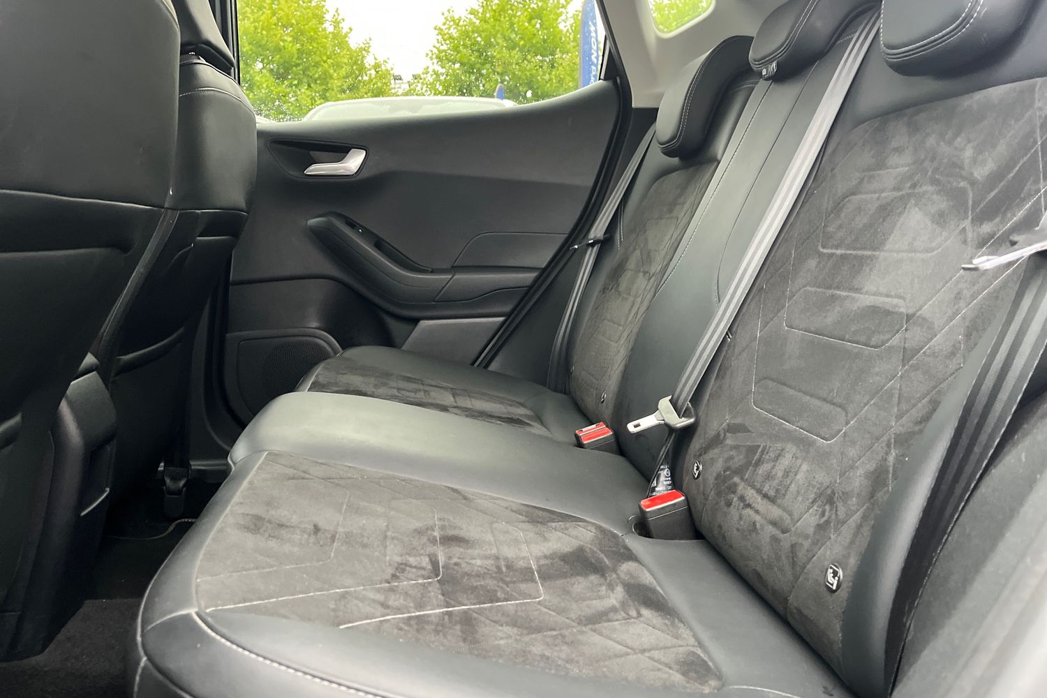 Ford FIESTA Photo 19