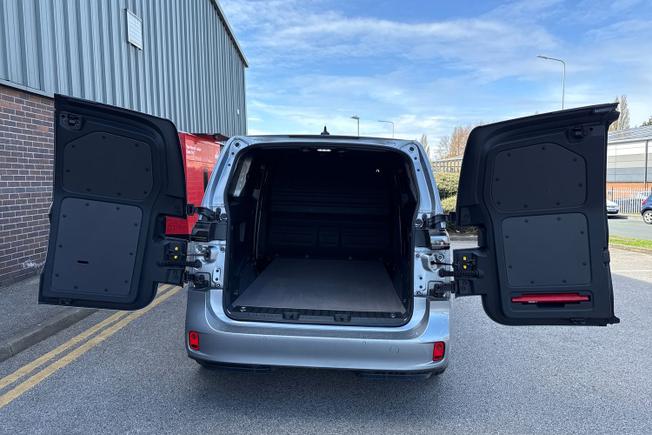 VOLKSWAGEN Id. Buzz Cargo Photo 24