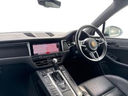 PORSCHE Macan Photo 2