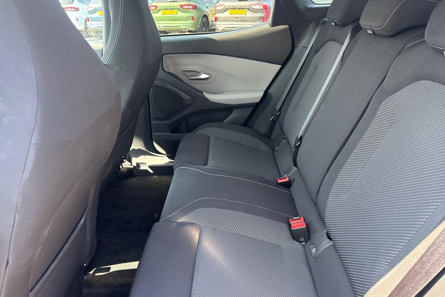 Ford EXPLORER Photo 19