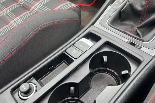 Volkswagen Golf Photo autoimg-17ef05eeab616db848980834375e5b557446240a.jpg