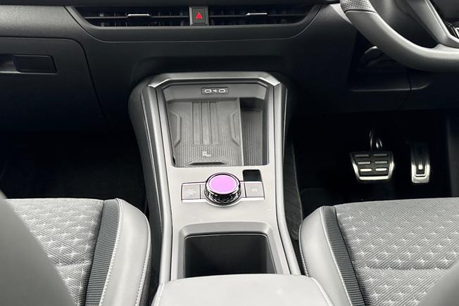 VOLKSWAGEN  T-Roc Photo 33