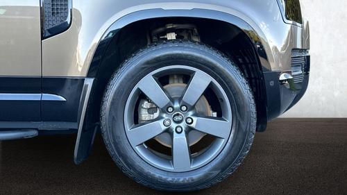 Land Rover Defender Photo autoimg-17fbc115b39c52d62b9f2eb64529dbed9ce2efca.jpg