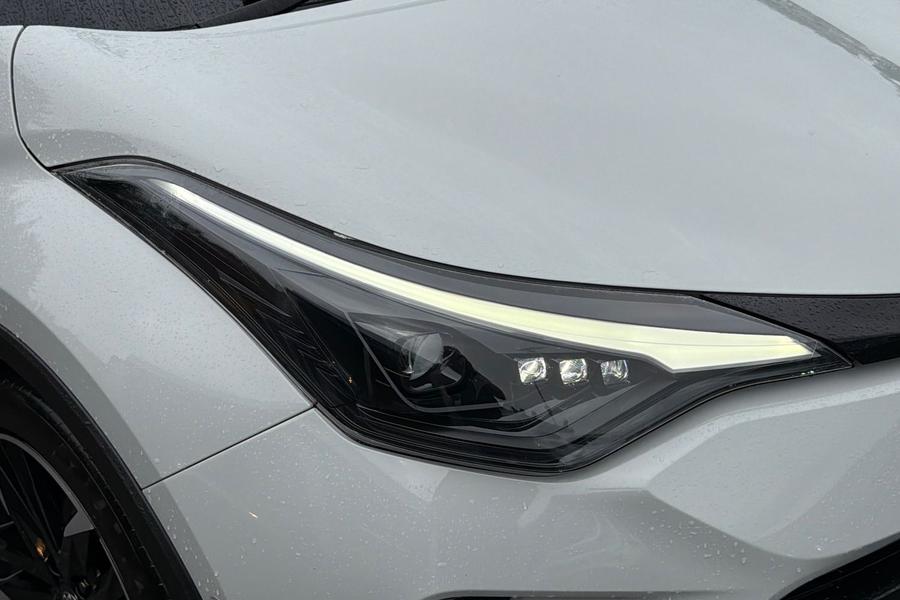 Toyota C-HR Photo autoimg-180257aed7caffdd1394ed3a2384b9d459b8b4b3.jpg