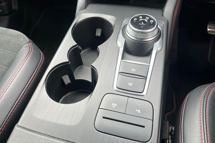 Ford KUGA Photo autoimg-18026241e7b8599f582e2f380c7f2f8b30bb98fe.jpg