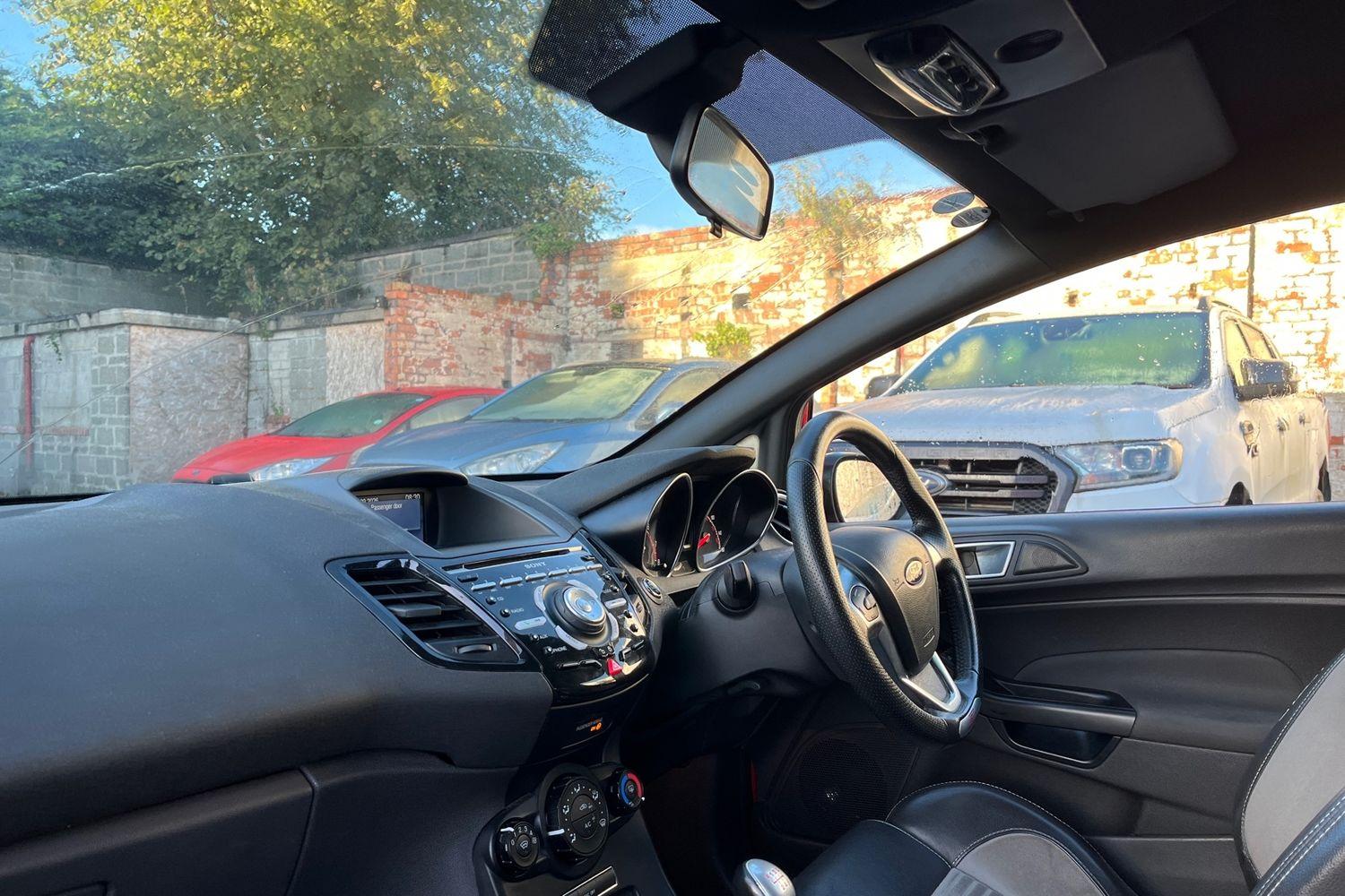 Ford FIESTA Photo 17